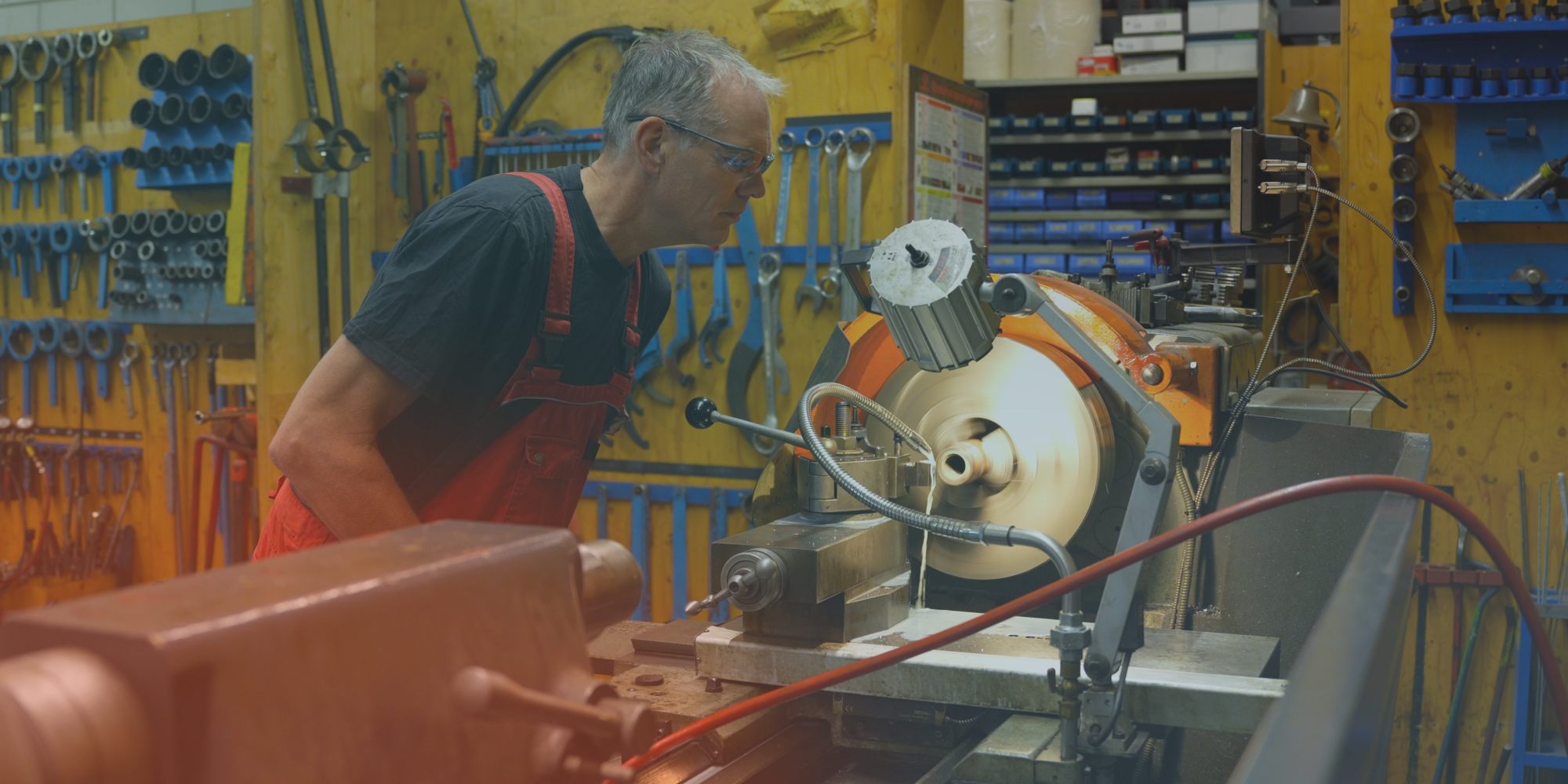 CNC-operator vs Operator C: Wat is het verschil?